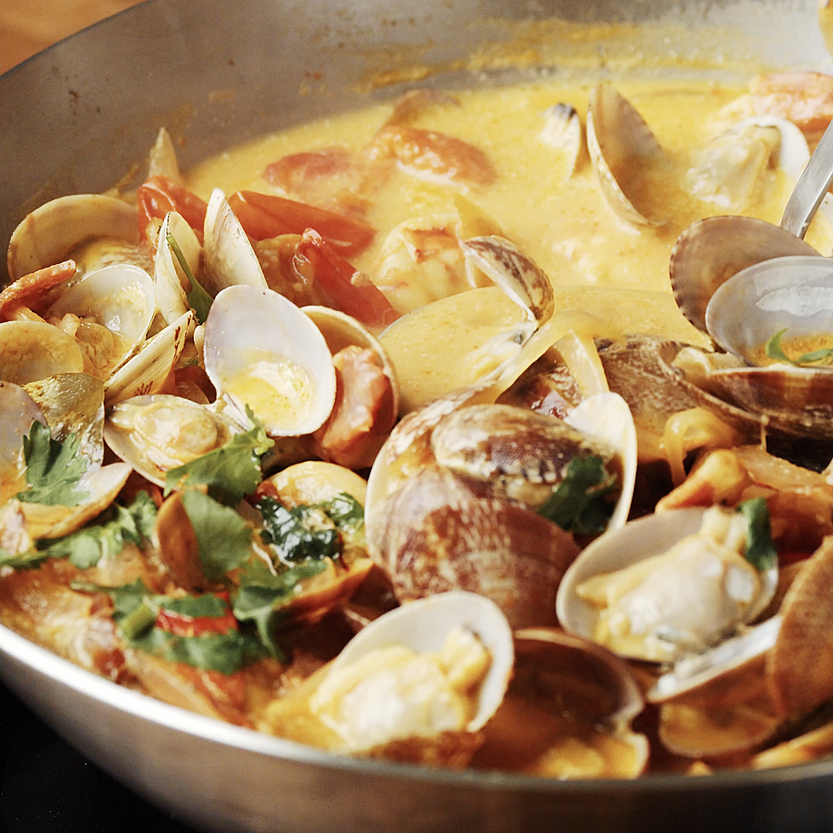 Steaming Clam & Tomato Stew 🍲🦪
