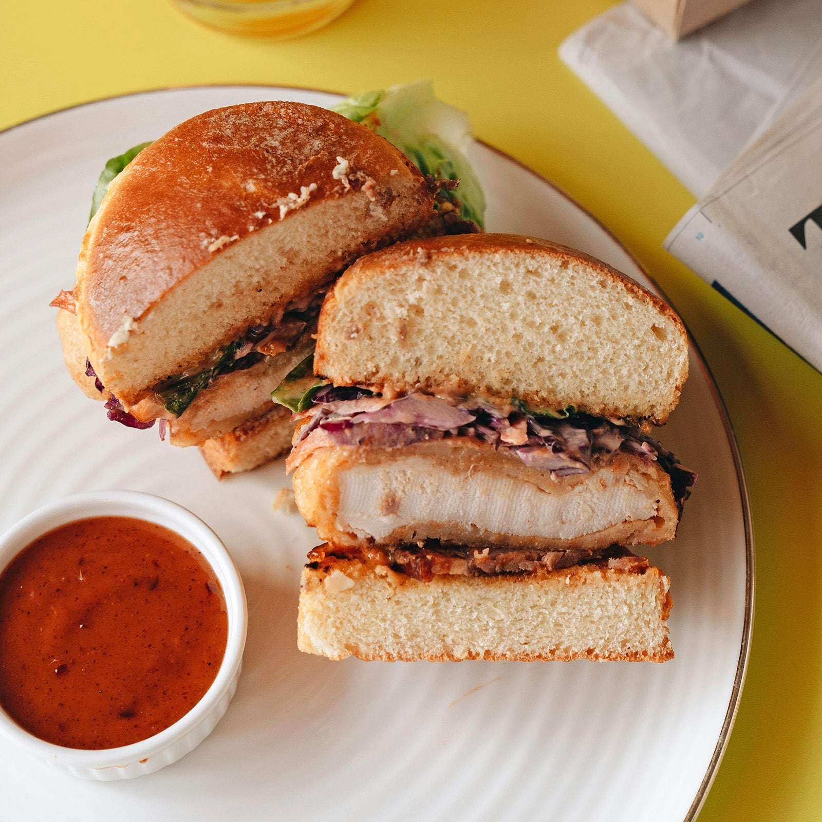 Crispy Fried Chicken Burger with Bacon & Slaw 🍔