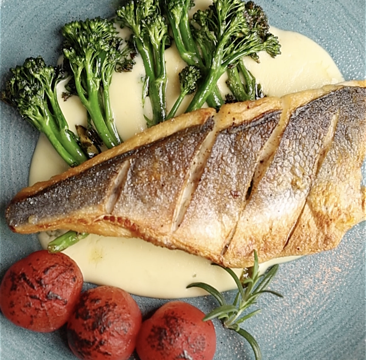 Crispy White Fish with Lemon Butter Cream Sauce 🍋🐟