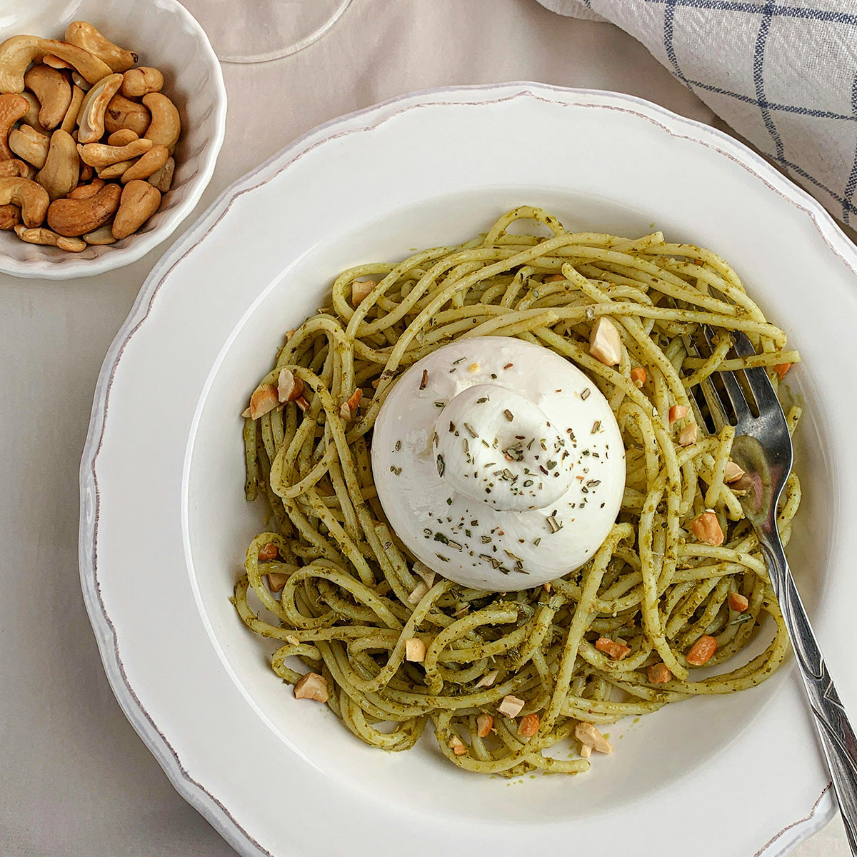 Pesto Spaghetti with Burrata 🍝